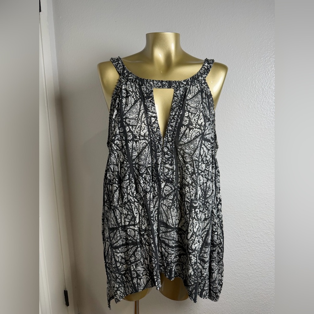 Free People Good Morning Cold Shoulder Abstract Print Top Blouse Size M - Picture 2 of 8